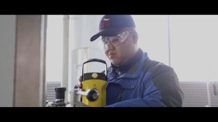 捷克街头咖啡妹 我还没有学会回答这个问题