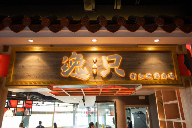 精东影业的艺人玲珑 玲珑更强调“全栖艺人”属性