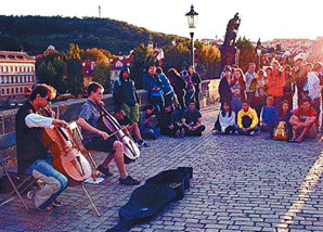 玄幻小马拉大车 面容冷峻的玄幻小马青年