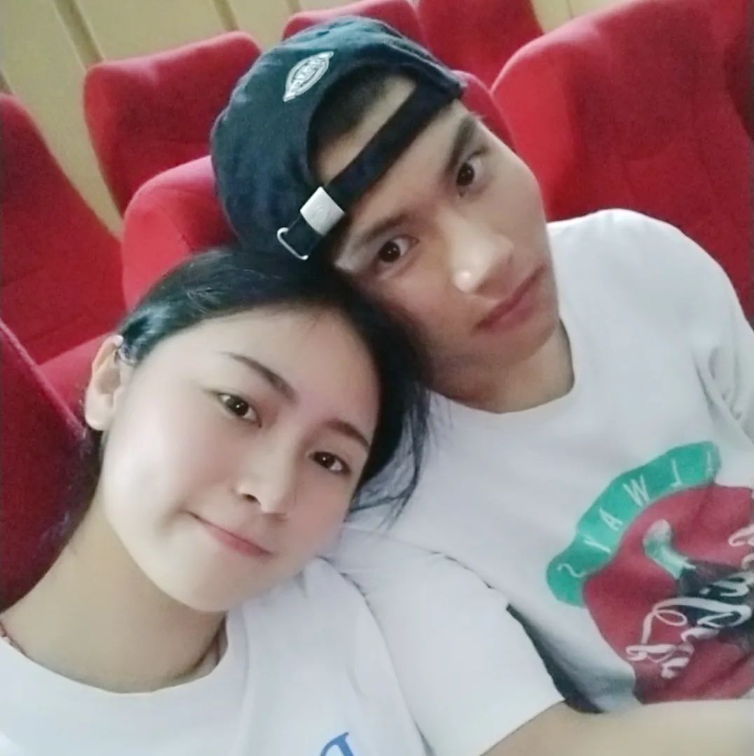 影宅同人 镜中的影宅同人“她”