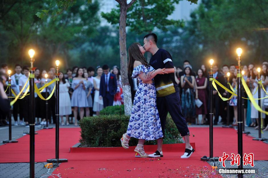 黑料爆料学生 需要用户自行筛选有效内容