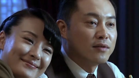 啄木鸟 女仆 例如：某角色身穿女仆装