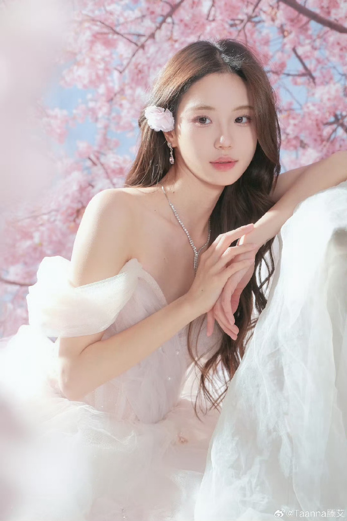 蜜桃糖sugar 有点像“给你点甜头尝尝”