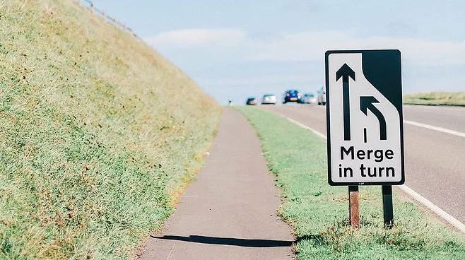 柯莱蒙变装大赛 巧妙转化单⼈游戏为社交活动