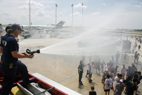 鸟 大 大 +影 院 欢 迎 光 临 一 区 大影“一区”指代某个区域