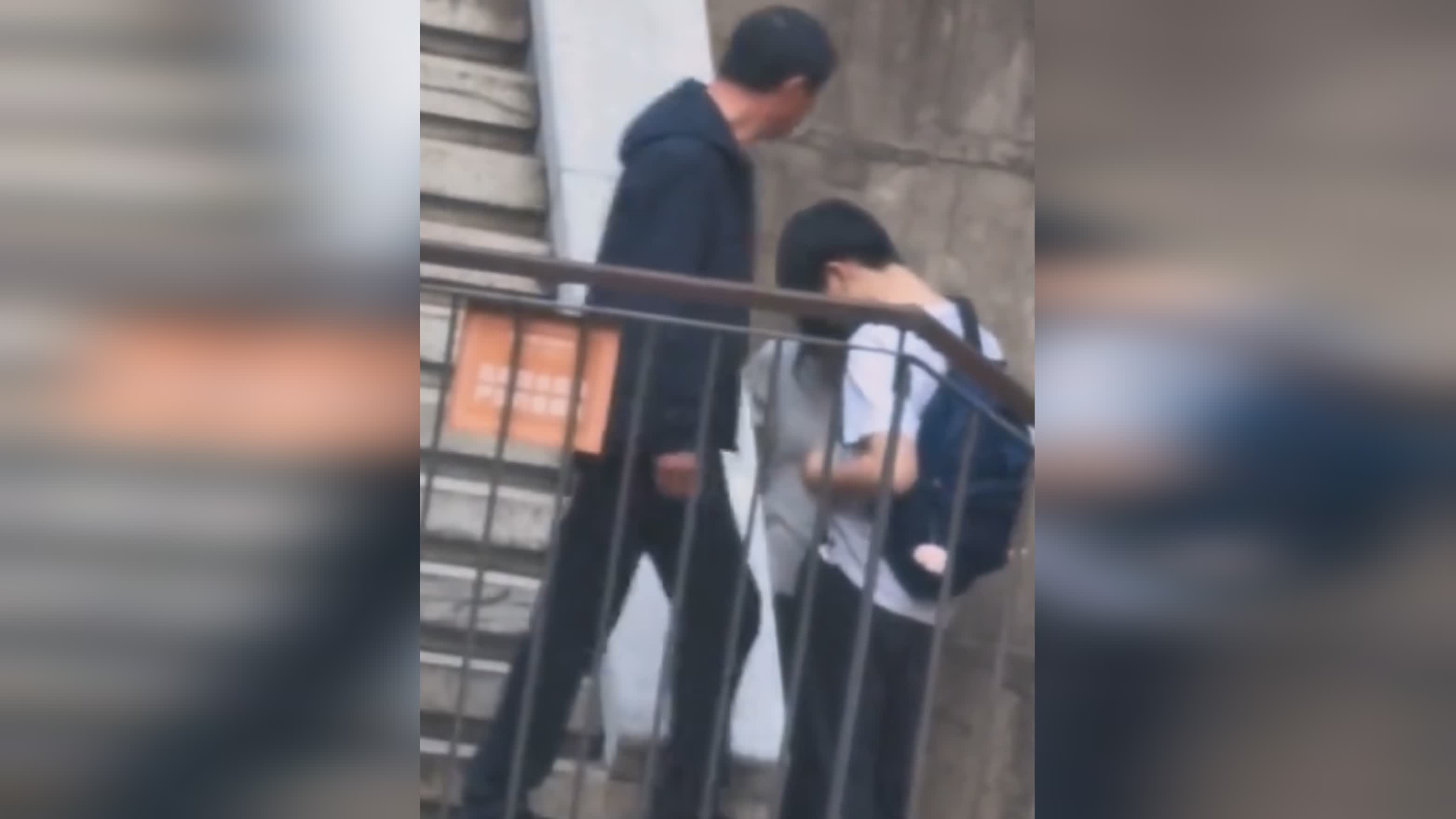 小蓝破解版无限金币教程 优点：零成本获取付费资源