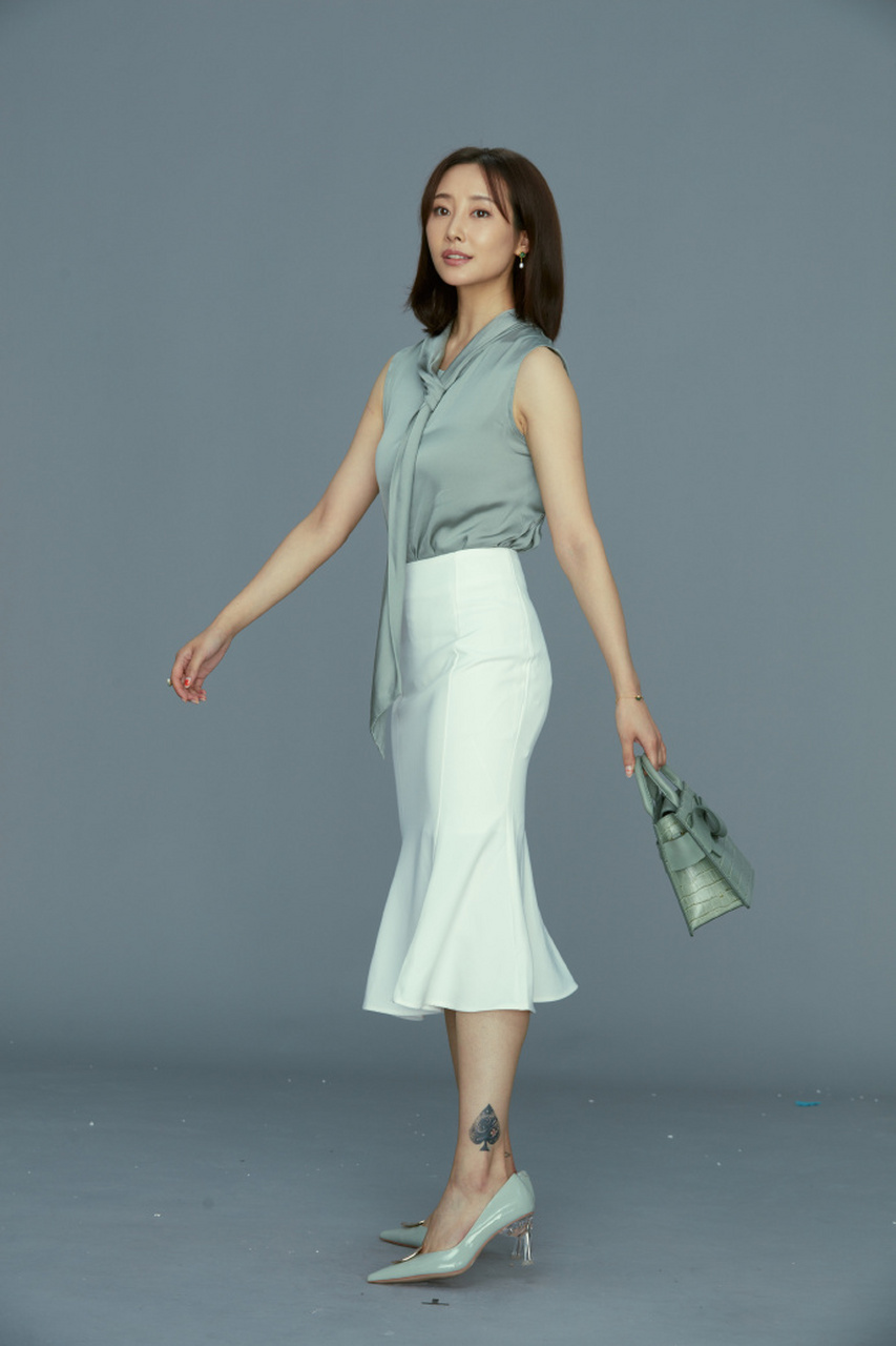 video link in bio影讯速递｜《長空之王》9月3日重返 大银幕長空之王讲述了一群试飞员的故事——他们在战机正式服役前,站在未知与危险的最前线。每一次起飞, 都是对飞机性能的极限挑战;每一次降落,都是对信念与勇气的考验。 影片中,多款国产先进战机震撼亮相,银翼破空、引擎轰鸣,配合紧张流畅的空中机动与沉浸式音效,让人仿佛置身云端战场。 向每一位默默守护蓝天的无名英雄致敬,9月3日大银幕再 如果您对这部电影感兴趣