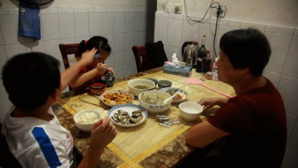 欧美内射深喉中文字幕 深喉触控操作流畅自然