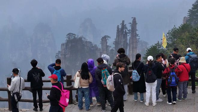 吃瓜不打烊每日大赛 用于兑换明星周边或参与抽奖