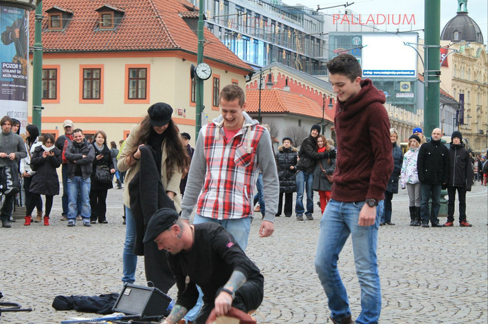 国产精品边做奶水狂喷无码 每一步都需要耐心学习和适应