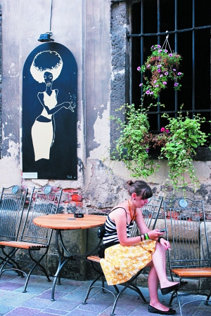 国产成人无码精品久久久免费 导致用户隐私泄露和设备受损