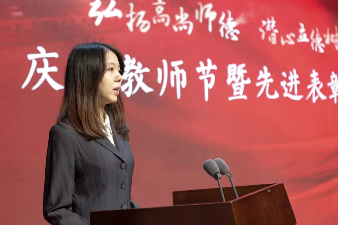 韩国美女vip内部大尺度 韩国它将复杂的美女人类凝视