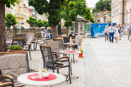 国产亚洲精品AAAA片在线播放