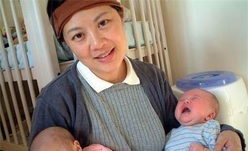 白雪公主啄木鸟 或用啄木声传递信号