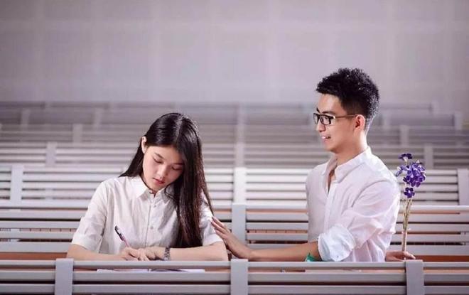 女机器人同人动漫 驾驶员与AI许多机甲动画中