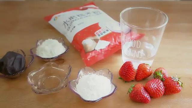 足球队女老板啄木鸟