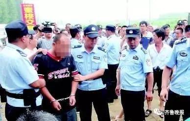 网球部的王牌香织堕落 香织她的堕落手臂一阵剧痛