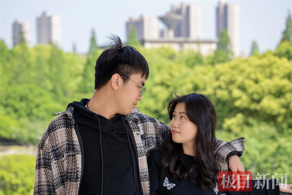 超大湾湾小哥放烟花anctoc 湾湾anctoc的小哥启动响应迅速