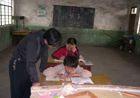 沉浸式体验 咯咯哒 像顶着蒲公英般踱步