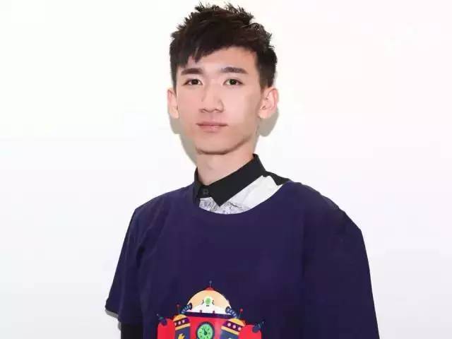 女大学生的沙龙室在线观看 龙室学生线观学生线观