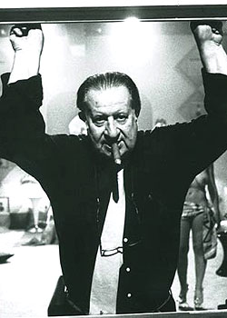 美女直接和男生靠