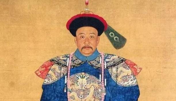 美女穿超短裙被啪啪 我理解你可能在描述某种场景