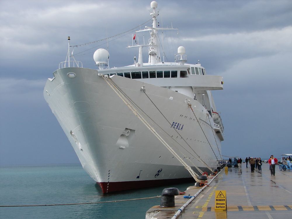 大槻响巫女 响巫与环境氛围相得益彰