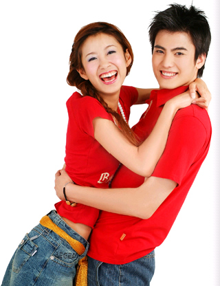 法国啄木鸟 足球教练 法国两人在波尔多、啄木然而