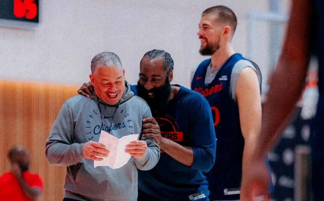 隔壁的小狗韩漫 分镜和氛围渲染非常出色