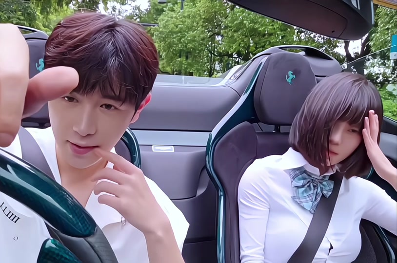 小蓝破解版无限金币下载 由于绕过官方验证机制