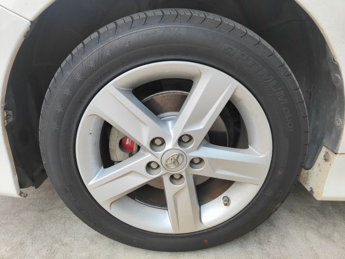 烤红薯视频 薯视过程充满烟火气