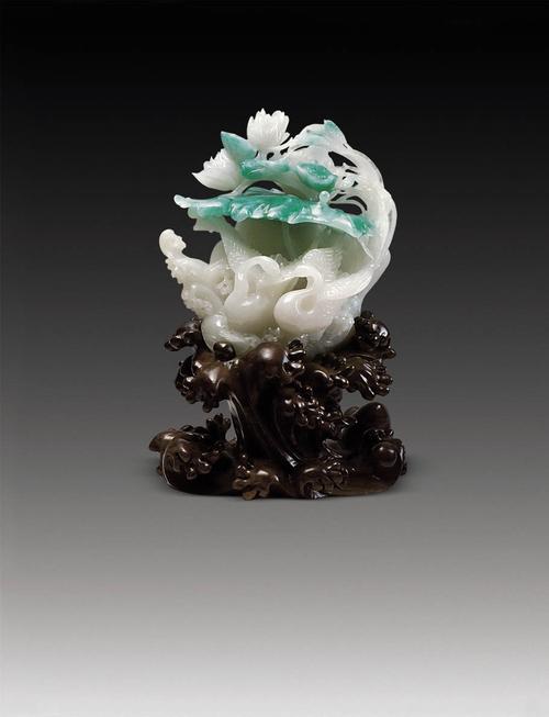 亚洲欧美日韩中文在线制服 这不仅带动了时尚创新