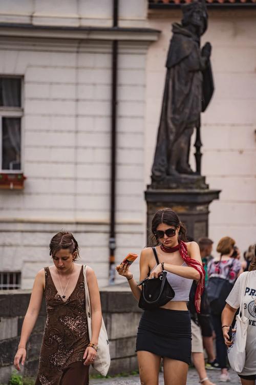 啄木鸟电影教师在线观看 我很乐意帮您查找相关信息