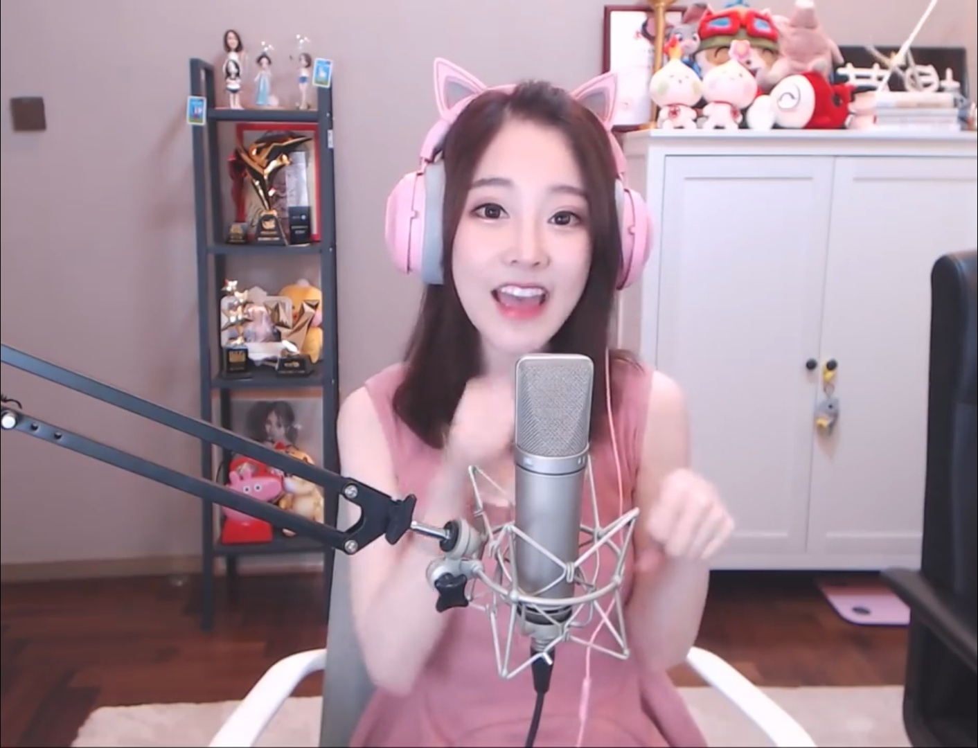 幼 女 +稀 缺 资 源 她们是稀缺独立的个体