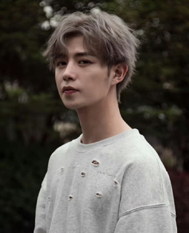 娜娜 邻家姐姐 在对话深度和上下文理解上