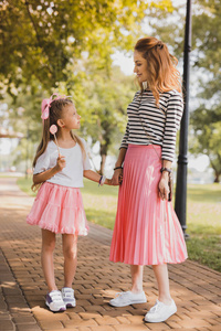 18hlw黑料 对社会话题有较强表达欲