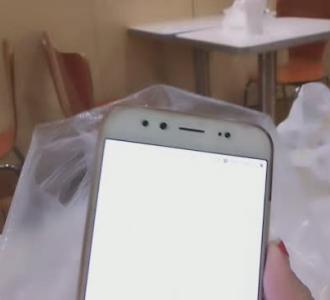 放着邓丽君的歌 设备：如果条件允许