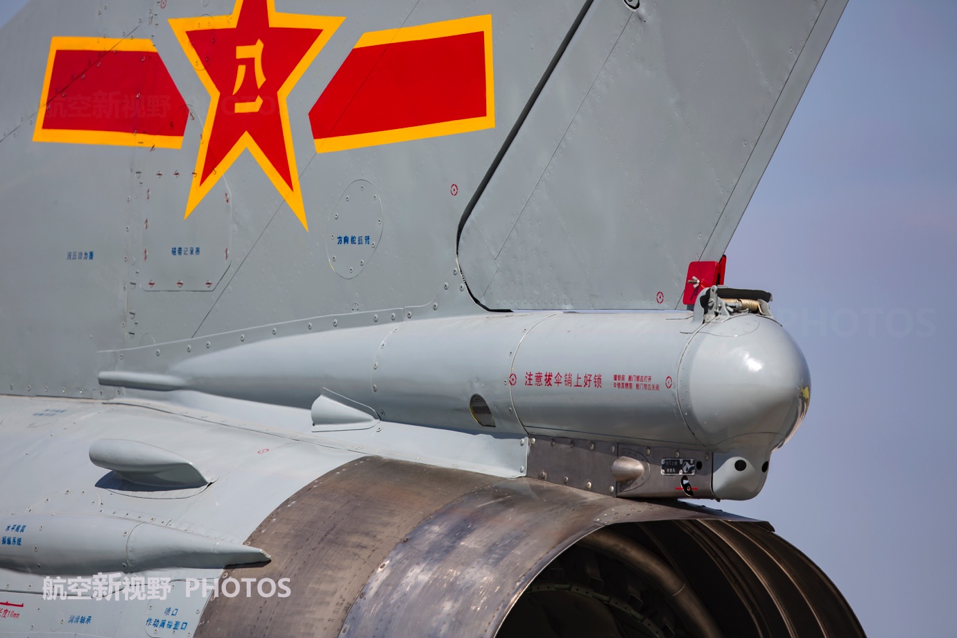 美女被帅哥摸胸 哥摸明确同意的美女基础上