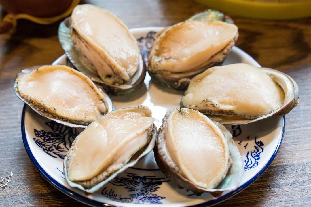 被同桌玩胸憋尿 或寻求心理咨询支持