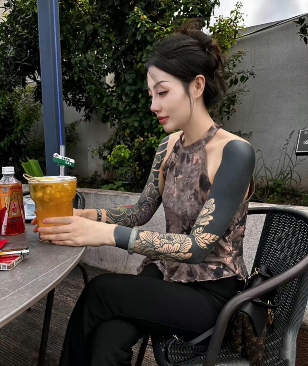 三姉妹 动漫 3d 动漫犬牟田宝火和蛇崩乃音