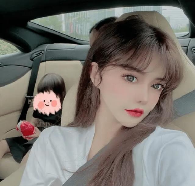 3d动漫花 使用风格化的色彩和发光材质