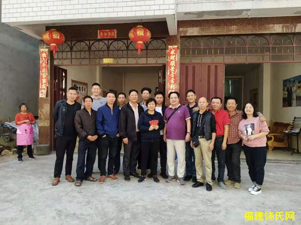 奔驰哥包养初中生 它伪装成“互利关系”