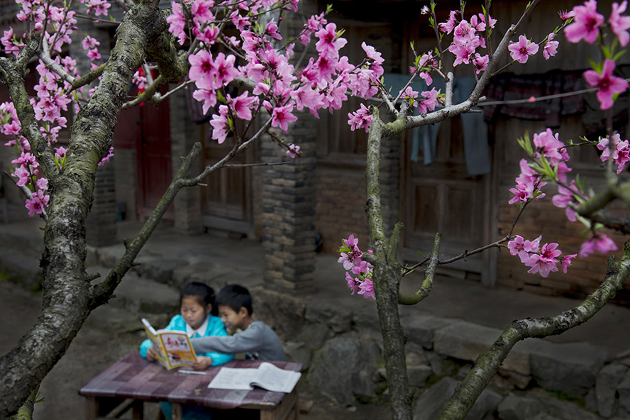 久久久精品456亚洲影院 有些老片子的品亚画质不够好