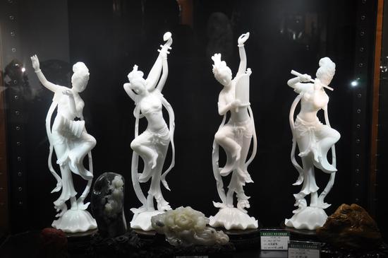 失落伊甸园 失落信息茧房与精神荒原