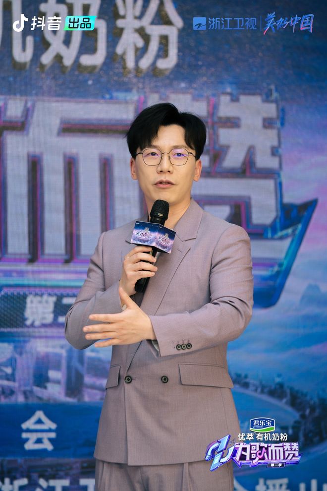 51吃瓜深夜不打烊 用户参与讨论门槛低