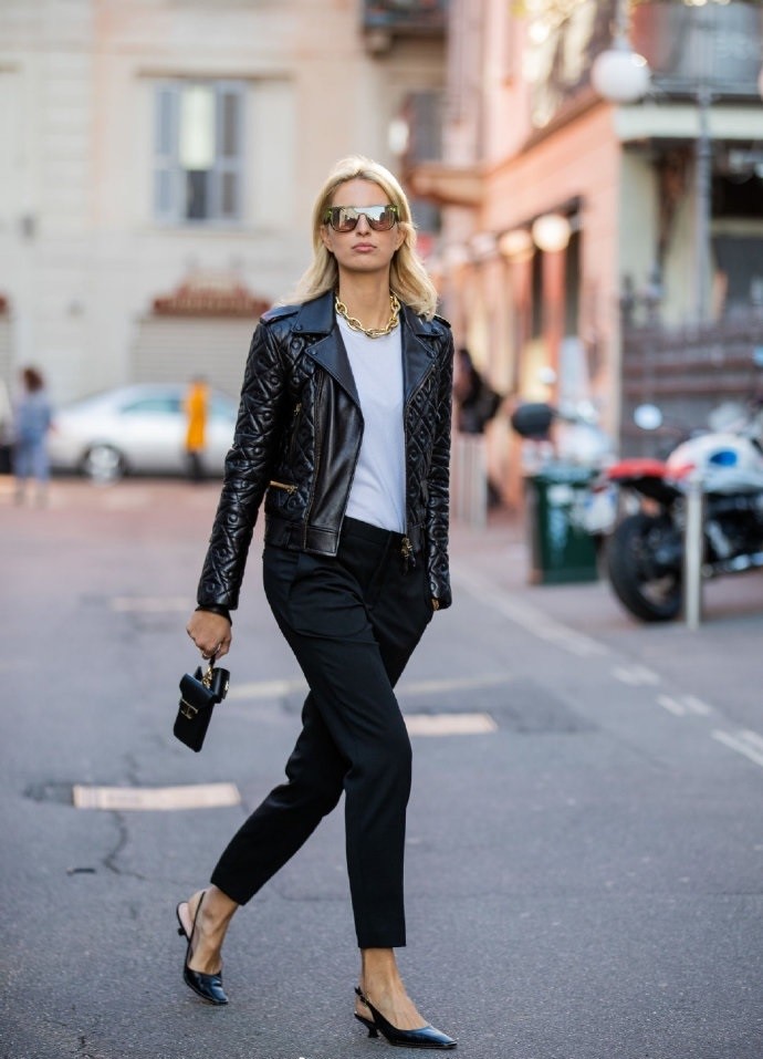 为什么一进去就叫 进去叫吼一嗓子提神