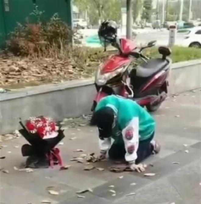 x小马拉大车 个人生活家庭经济压力过大